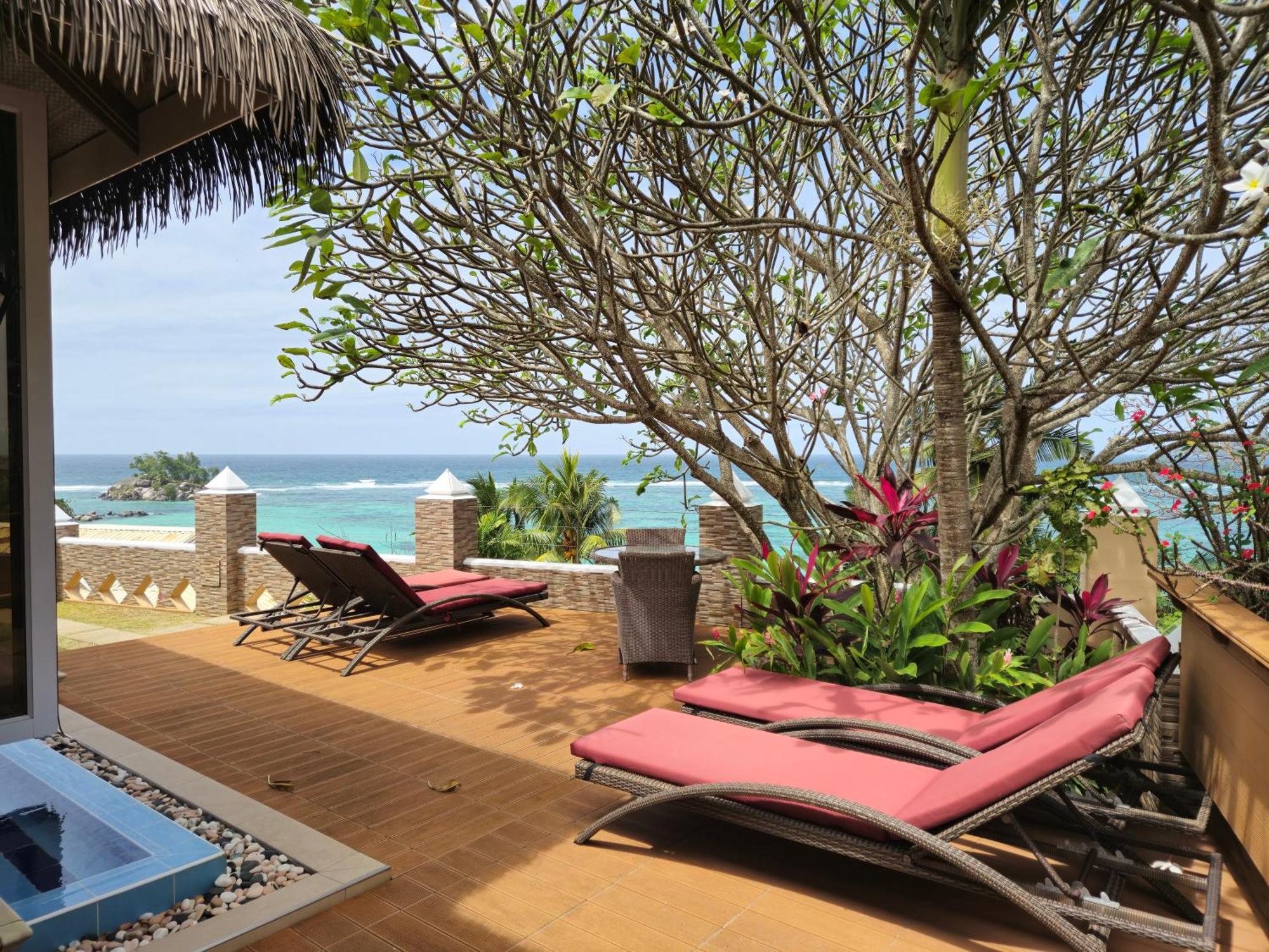 Au Fond De View * Anse Royale