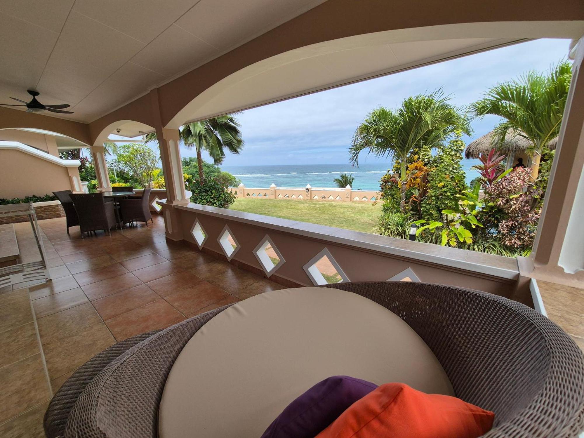 Au Fond De View * Anse Royale